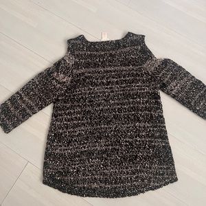 Chicos shirt. Open shoulder detail.